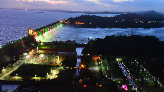 flood-threat-looms-after-tungabhadra-dam-gate-in-karnataka-washed-away-locals-in-andhra-on-alert